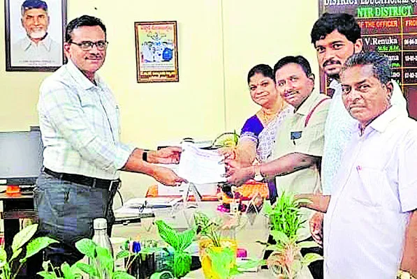 ఉపాధ్యాయుల వేతన వ్యథలు! 