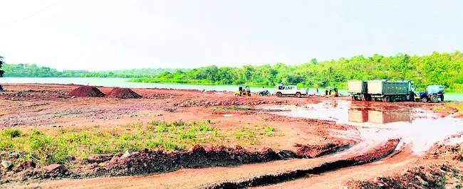 చెరువు పూడ్చుతున్నా.. కళ్లు తెరవరా?