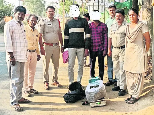6 కిలోల గంజాయితో ఇద్దరు అరెస్టు 