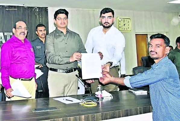 వీఆర్‌ఓలకు పదోన్నతి 