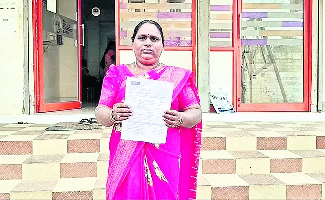 రుణం చెల్లించినా.. ఇంటి పత్రాలివ్వడం లేదు