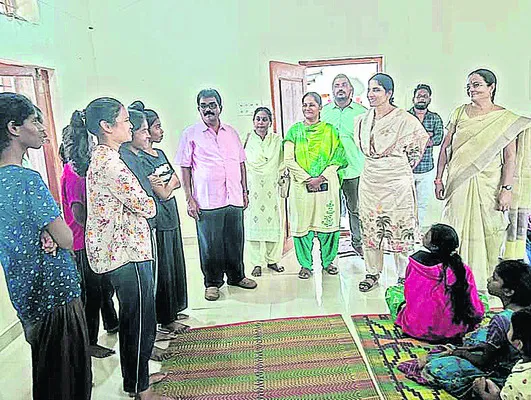 విద్యార్థుల ఆరోగ్యంపై ఆరా