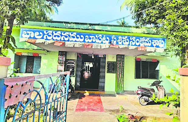 బాల సదనం నుంచి ఇద్దరు చిన్నారులు పరారీ 