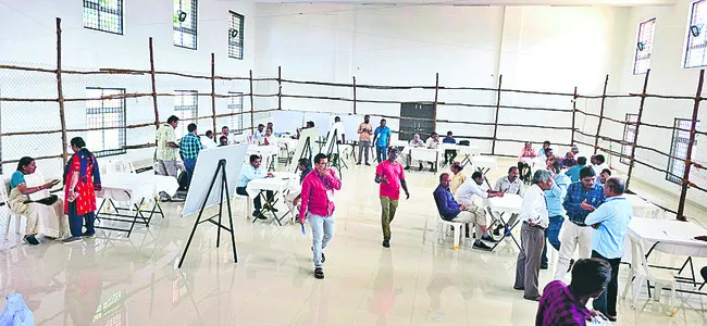 ఎవరి పురమో!