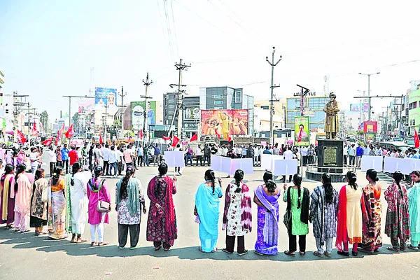 బ్యాంక్‌ ఉద్యోగుల సమస్యలు పరిష్కరించాలి 