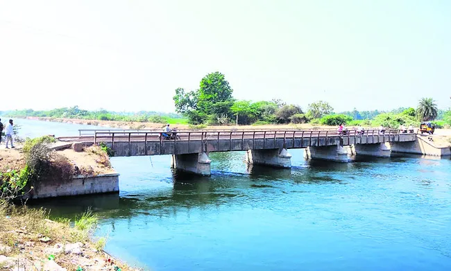 వంతెనలు.. మృత్యుమార్గాలు 