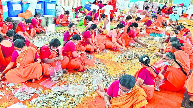 ‘మేడారం’ ఆదాయం రూ.13,51,76,275