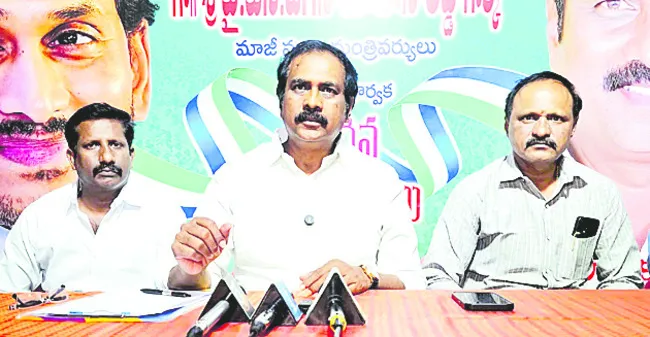 అధికార పార్టీ వారే పూజలు చేయాలా?