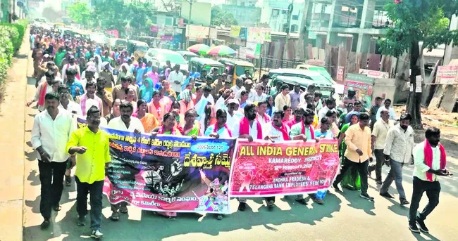 కార్మికుల హక్కులను కాలరాస్తున్న ప్రభుత్వాలు