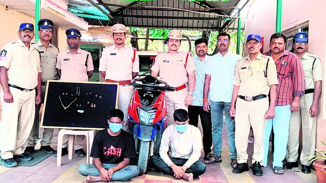 జైలులో జతకట్టి.. నేరాల బాటపట్టి!