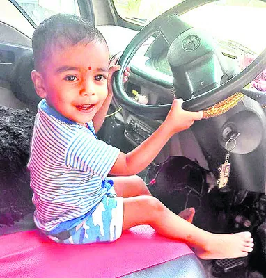 చిన్నారిని బలిగొన్న బైక్‌