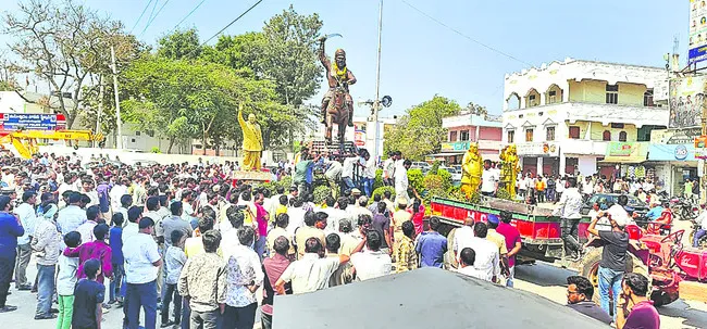 శివాజీ విగ్రహం ఏర్పాటులో ఉద్రిక్తత 