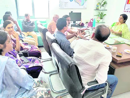 లింగనిర్ధారణ పరీక్షలు నేరం 
