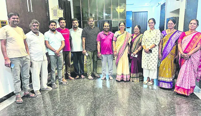 క్యాంపు పాలిట్రిక్స్‌!