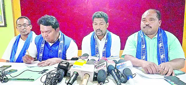 సమస్యలు పట్టించుకోని ప్రజాప్రతినిధులు 