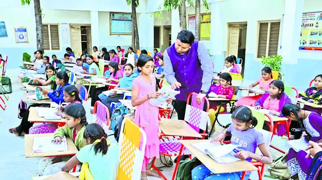 బాలికల వసతిగృహం తనిఖీ 