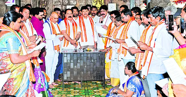 అందరి సహకారంతో శివాలయం అభివృద్ధి 