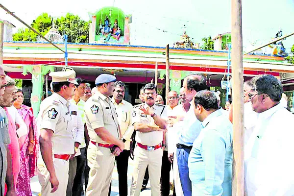 తిరునాళ్లలో సంస్కృతి, సంప్రదాయాలకు ప్రాధాన్యం ఇవ్వాలి 