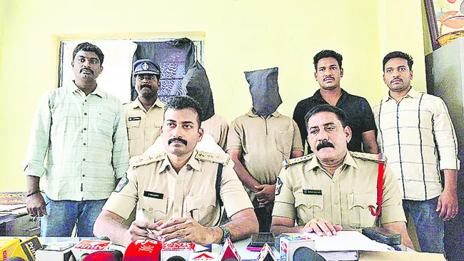 నమ్మించి.. దోచేసి.. 