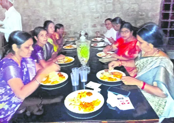 క్యాంపు పాలిట్రిక్స్‌