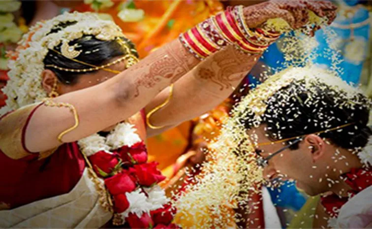 Median age for marriage among Indian singles has risen from 27 to 29 