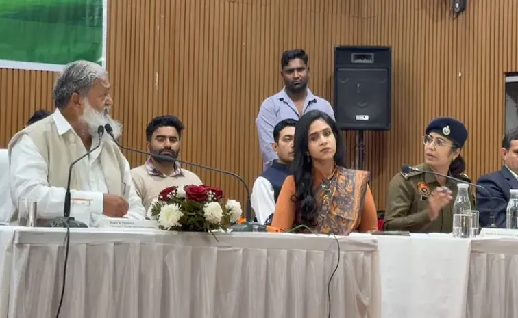 వేదికపై మంత్రి, ఐపీఎస్‌ మధ్య గొడవ..‘దెన్ గెట్ అవుట్ ఆఫ్ హియర్’