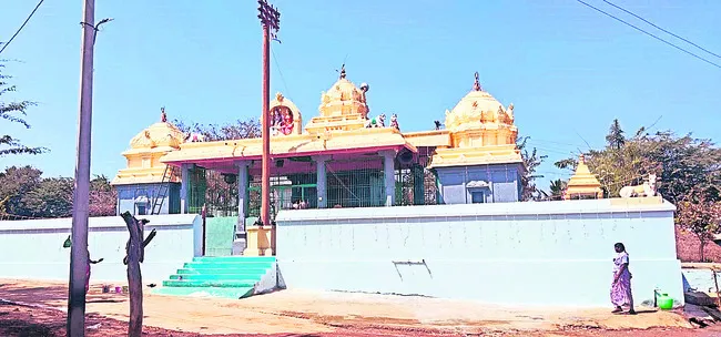 నివురు గప్పిన పేరూరు 