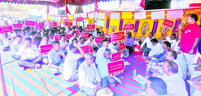 నమ్మించి మోసం చేశారు 