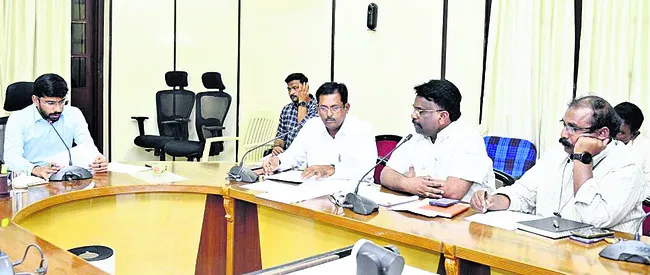 మెటీరియల్‌ పేమెంట్లు పూర్తి చేయాలి 