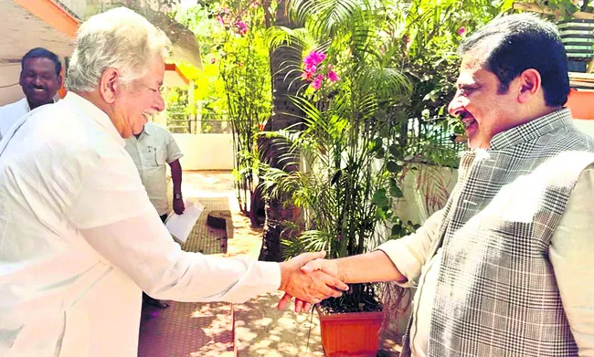 హంపీ ఉత్సవాలకు ఆహ్వానం