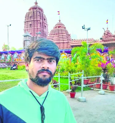 రోడ్డు ప్రమాదంలో యువకుడి మృతి 