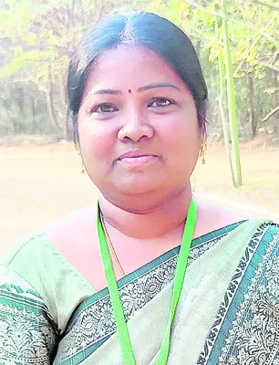     అక్క గెలుపు.. తమ్ముడు ఓటమి
