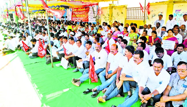 హామీలు నెరవేర్చకపోతే ఆందోళనలు ఉధృతం