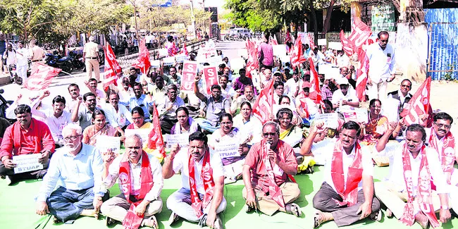 హామీలు విస్మరించిన చంద్రబాబు