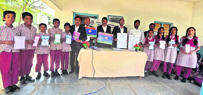 విద్యార్థులు చట్టాలపై అవగాహన పెంచుకోవాలి