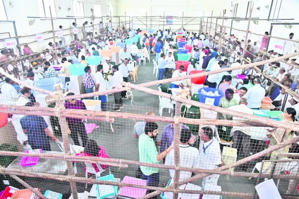  కాంగ్రెస్‌.. బీఆర్‌ఎస్‌.. బీజేపీ.. 
