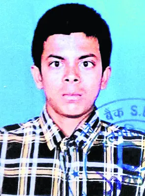 ట్రాక్టర్‌ కింద పడి విద్యార్థి దుర్మరణం