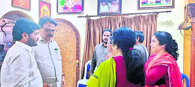 అంబటి కుటుంబానికి ఎమ్మెల్సీ పరామర్శ 