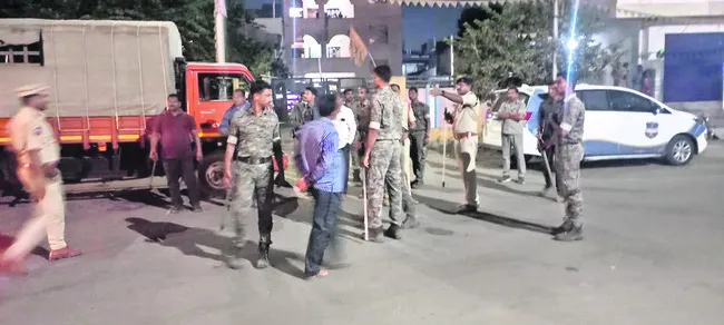 బీఆర్‌ఎస్‌ కార్పొరేటర్‌ ఇంటి వద్ద హైడ్రామా 