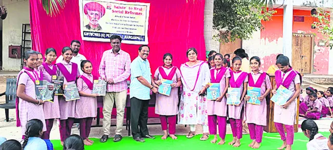 టెన్త్‌లో ఉత్తమ ఫలితాల సాధనకు ‘సాక్షి’ స్టడీ మెటీరియల్‌