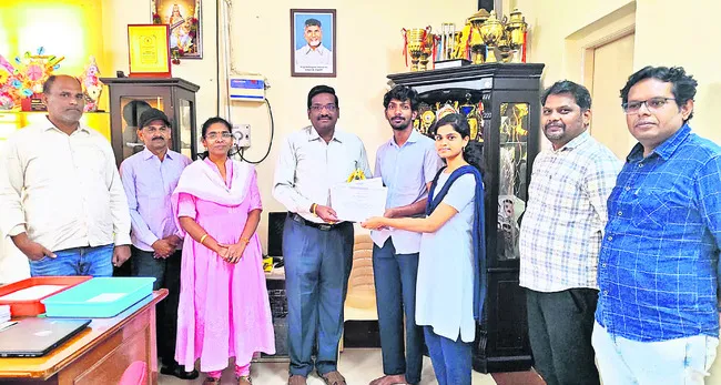 పాన్‌ ఐఐటీ హ్యాక్‌థాన్‌లో ప్రతిభ 