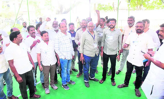 వెబ్‌కాస్టింగ్‌ సెంటర్‌ పరిశీలన
