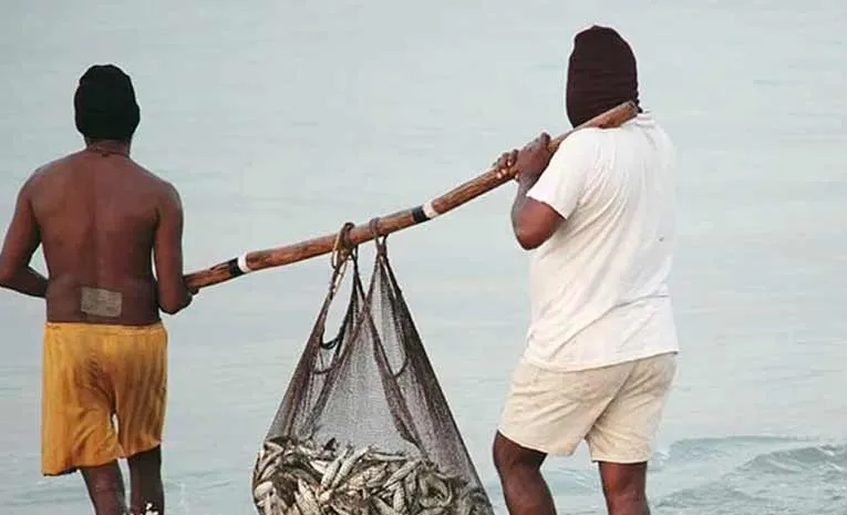 చేపల కోసం వల వేస్తే శవం పడింది! 