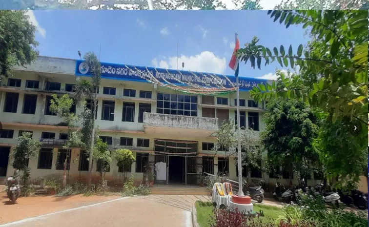 కొత్తగూడెం మేయర్ పీఠం పై వీడిన పీటముడి