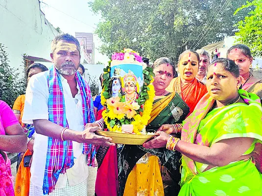 ●మల్లన్నకు పొందూరు తలపాగా 