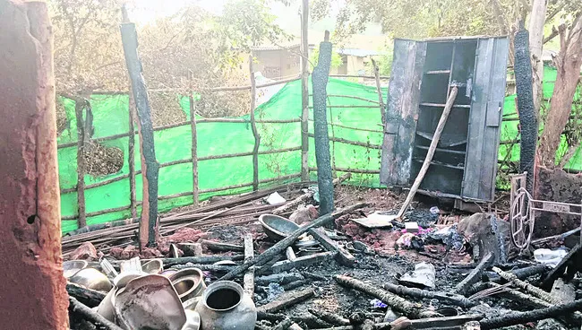 పూరిల్లు దగ్ధం 