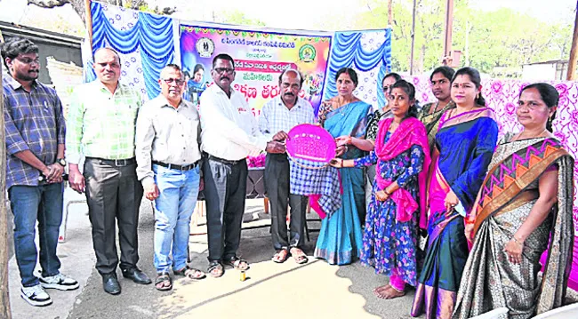 ఆర్థిక స్వావలంబన దిశగా మహిళలు 