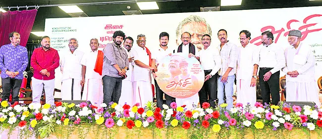 నటుడైన రాజకీయ నేత 