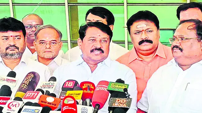 నైనార్‌ వ్యాఖ్యలపై రాజకీయ రచ్చ 