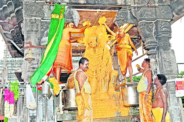 ఘనంగా శివాలయాల్లో ప్రదోష పూజలు 